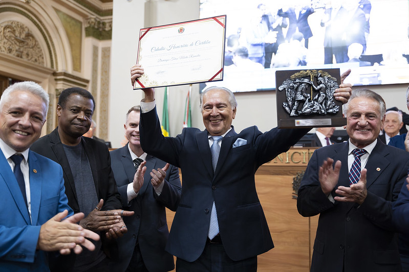 Presidente da Associação Amigos do HC recebe Cidadania Honorária de Curitiba