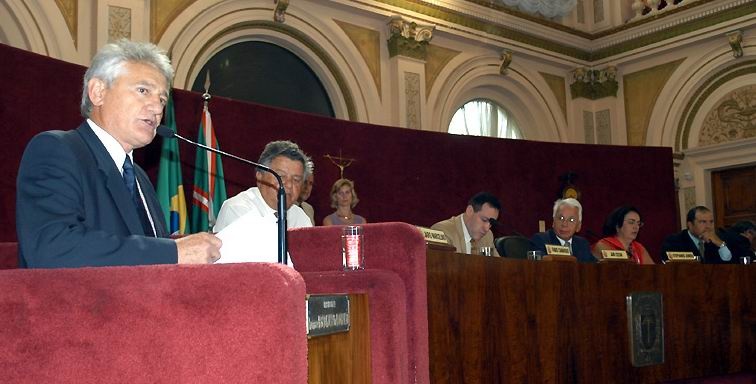 Presidente da Fehospar fala do lixo hospitalar na Câmara 