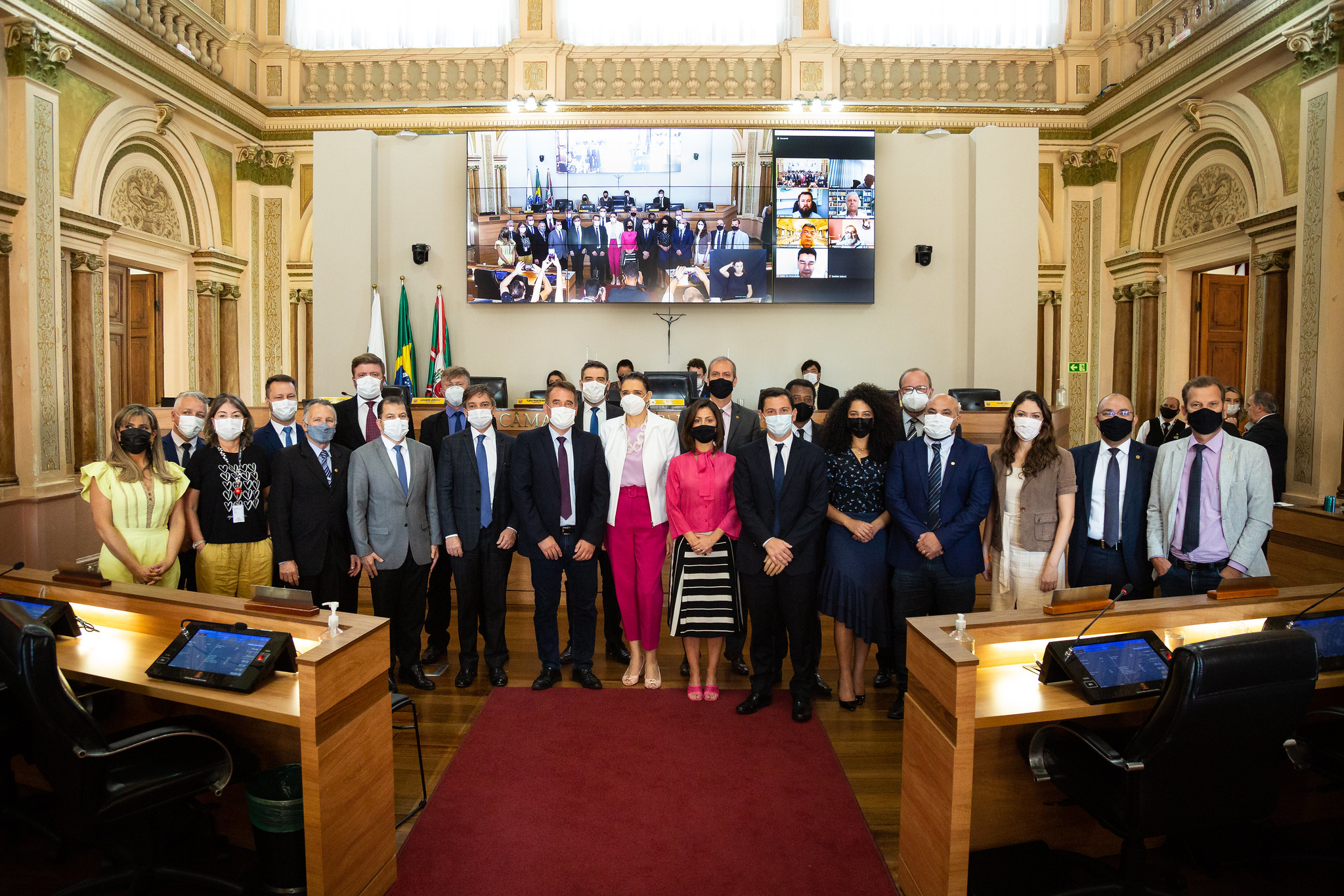 Primeira presidente mulher da OAB-PR discursa na Câmara de Curitiba