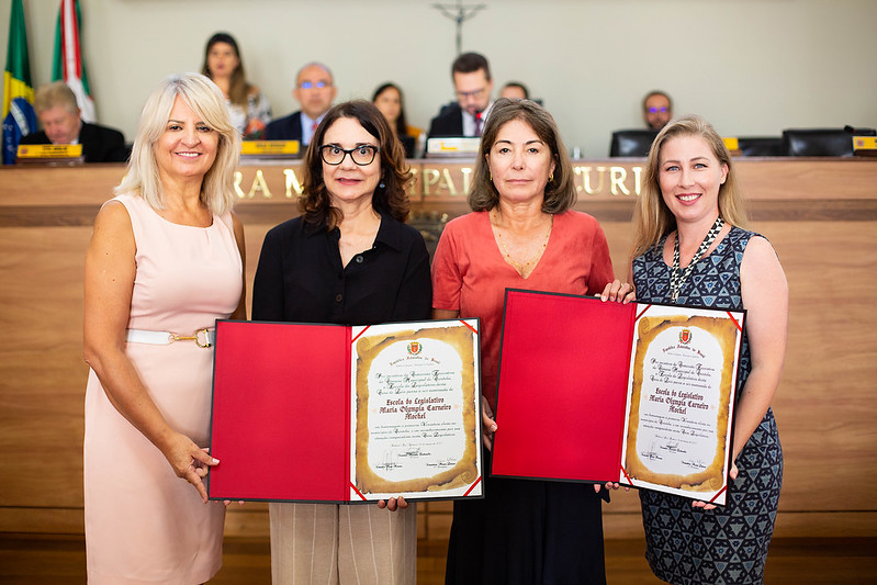 Primeira vereadora de Curitiba batiza Escola do Legislativo