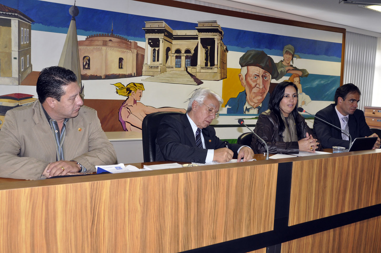 Procuradora-geral defende desapropriação do Pinheirão 