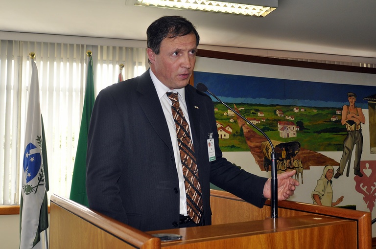 Professor da UTFPR divulga seminário no Legislativo 