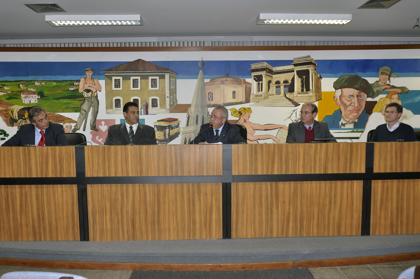 Professor recebe cidadania honorária 