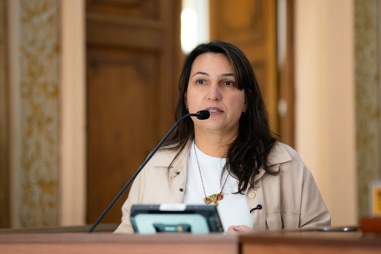 Professora Angela: “sigo de cabeça erguida e sempre na luta”