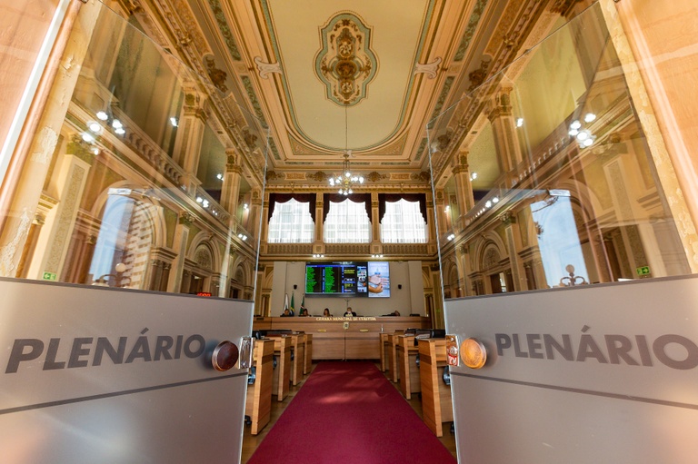 Profissionais da Saúde e jornalistas são homenageados pela Câmara de Curitiba