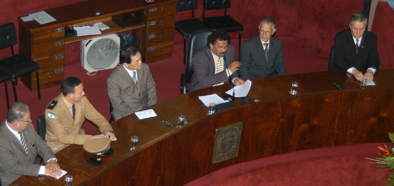 Profissionais recebem homenagem na Câmara 