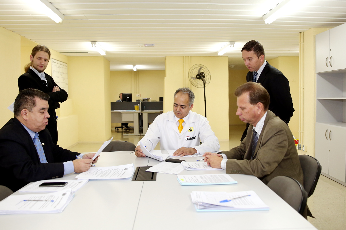 Proibição a garrafas de vidro é muito genérica, justifica Educação 