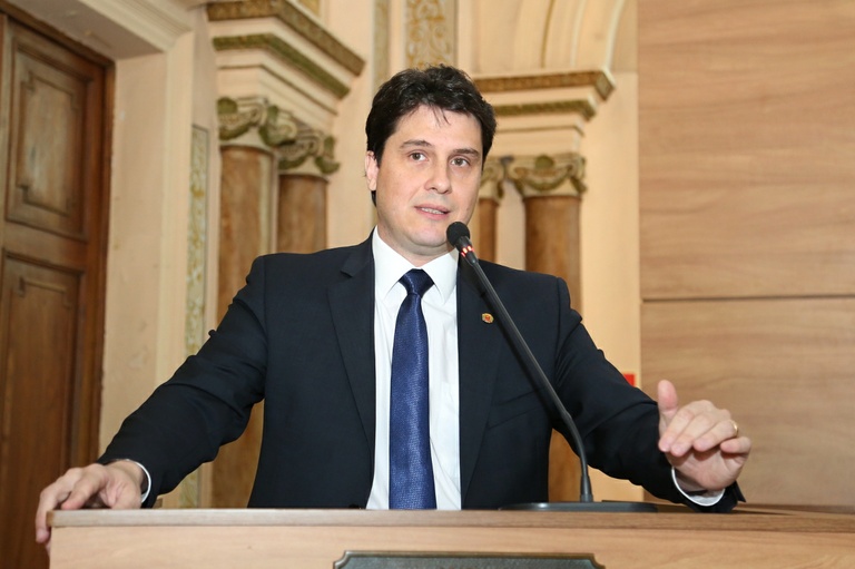 Proibição ao narguilé em espaços públicos passa em 1º turno