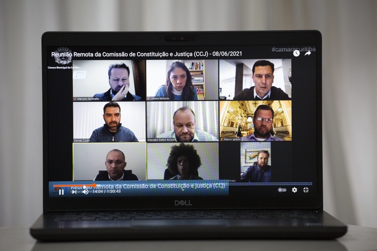 Proibição das corridas de cachorros em Curitiba é constitucional, garante CCJ