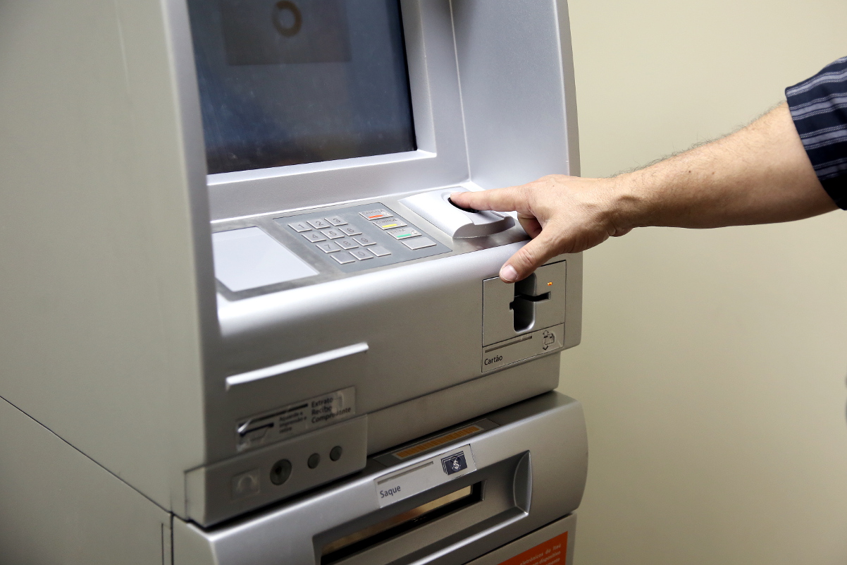 Proibição de caixas eletrônicos em áreas públicas é acatada