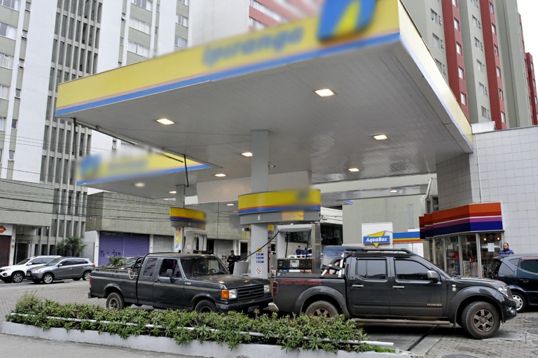 Projeto acaba com distância mínima entre postos de combustíveis