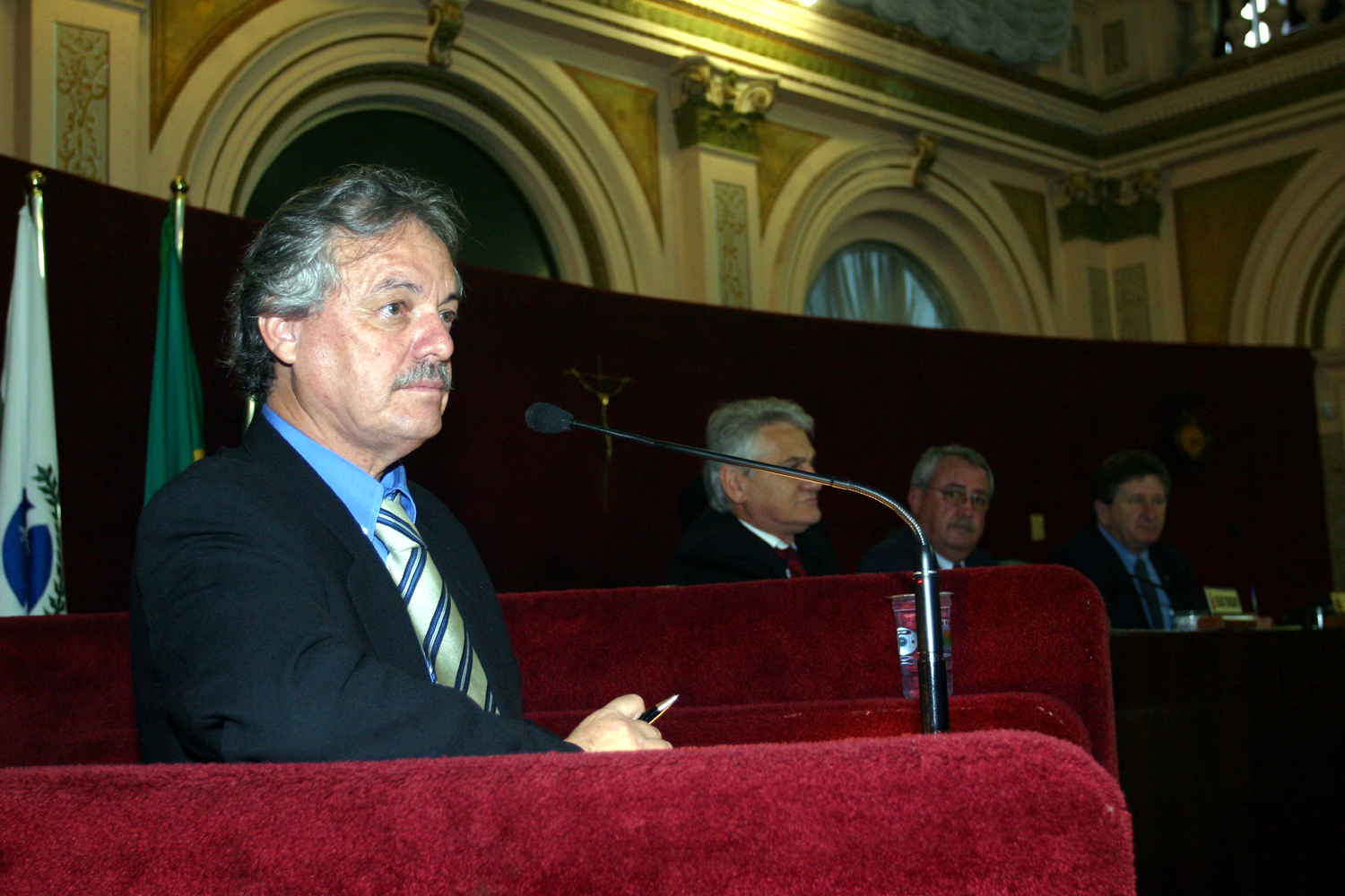 Projeto aprovado isenta recém-formado de ISS 