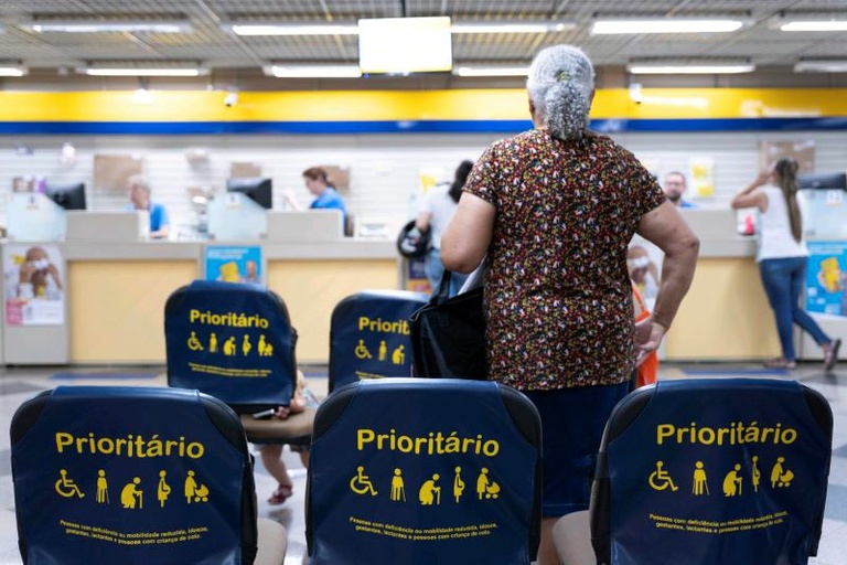 "60+": novo símbolo da pessoa idosa volta a ser discutido em Curitiba