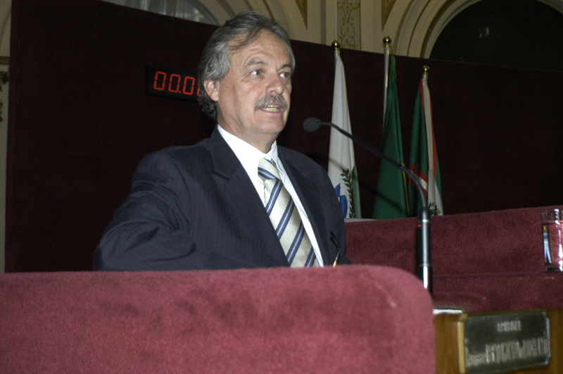 Projeto dá isenção de ISS ao recém-formado 