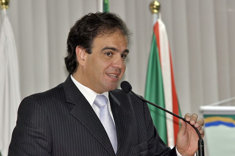 Projeto de Braga Côrtes torna obrigatório triturador de lixo 