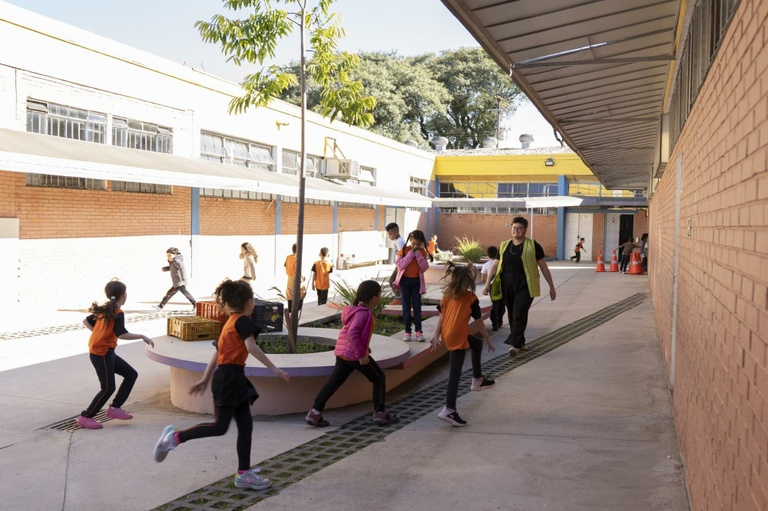 Projeto de lei amplia direitos de alunos com TEA nas escolas de Curitiba
