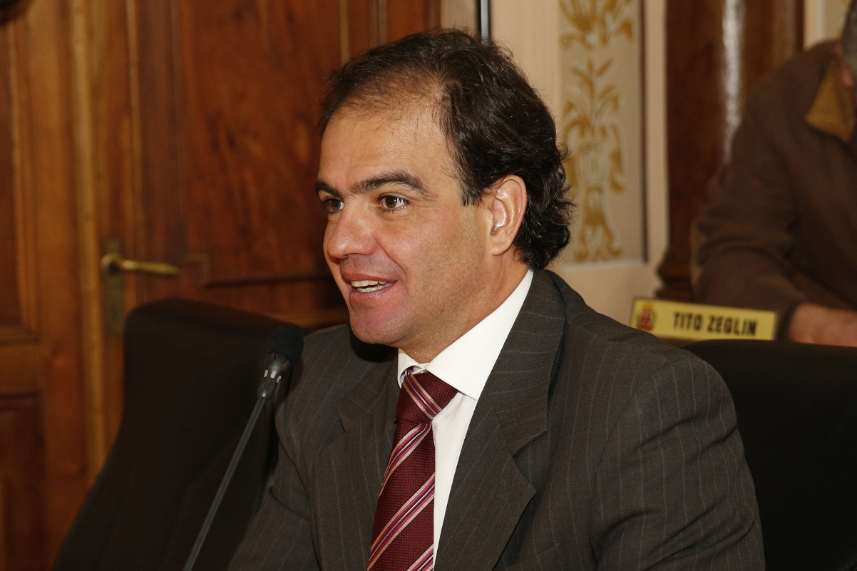 Projeto de lei dificulta reutilização de celulares roubados