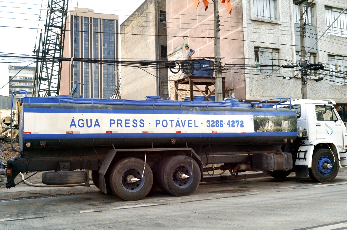 Projeto de lei estabelece normas para tráfego de carros-pipa