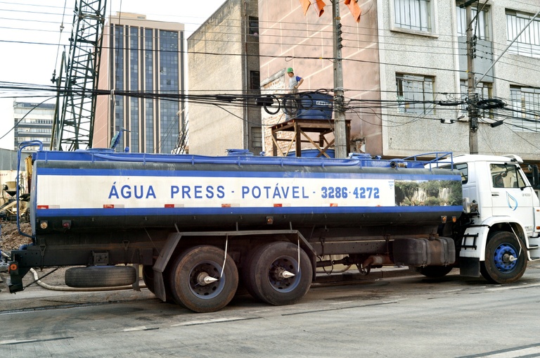 Projeto de lei estabelece normas para tráfego de carros-pipa