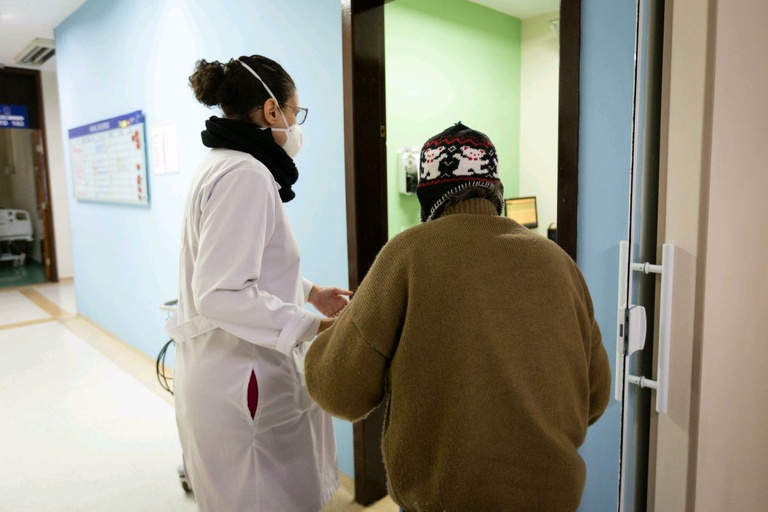 Saúde: projeto quer garantia de atendimento para públicos prioritários