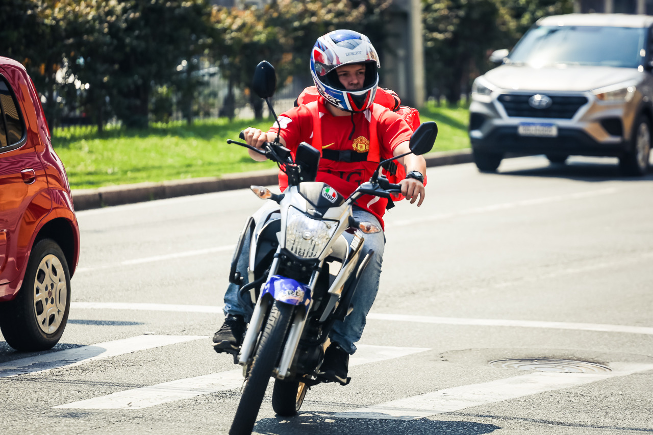 Projeto de lei pretende regulamentar serviço de entregas via aplicativos