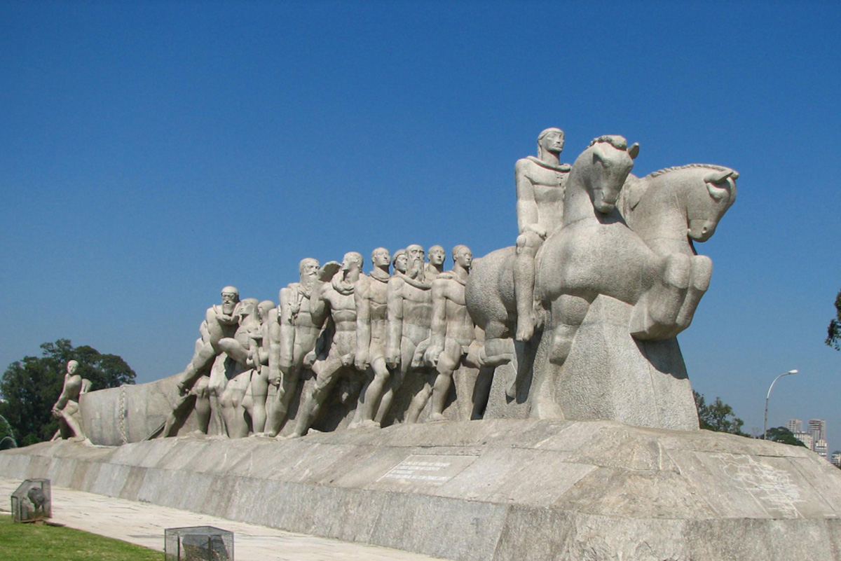 Projeto de lei proíbe homenagens a escravocratas e eugenistas