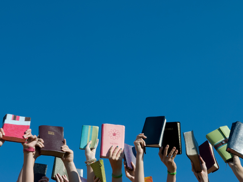 Projeto de lei proíbe uso de símbolos cristãos em eventos LGBT de Curitiba 