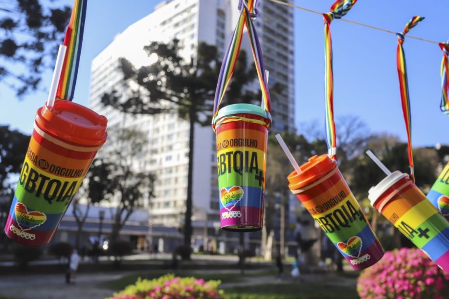 Projeto de lei proíbe uso de verbas públicas em eventos LGBT de Curitiba