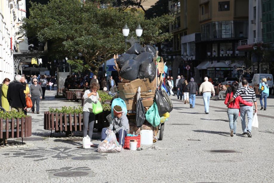 Projeto veda reciclagem por catadores não autorizados