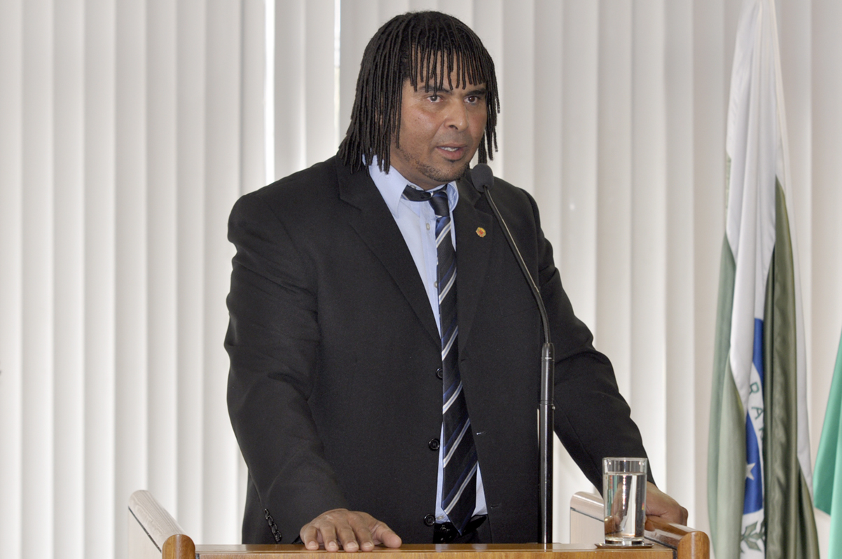  Projeto dispensa autorização para pequenos eventos 