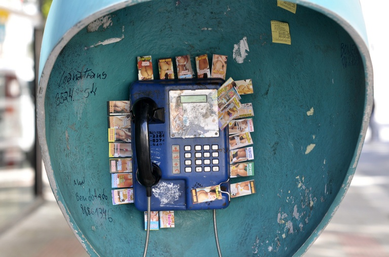 Projeto em pauta no plenário penaliza pornografia em orelhões