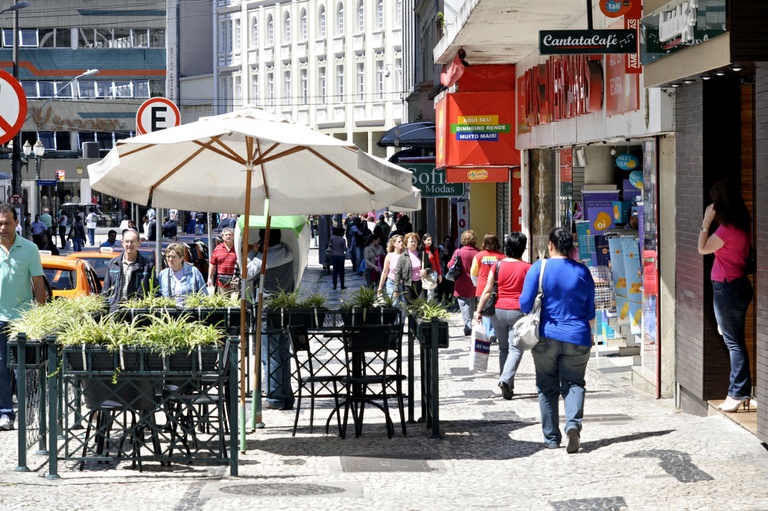 Projeto estende alinhamento predial de bares e restaurantes