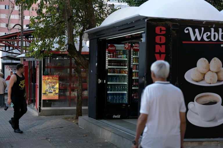 Projeto flexibiliza regras para publicidade em bancas de jornais de Curitiba