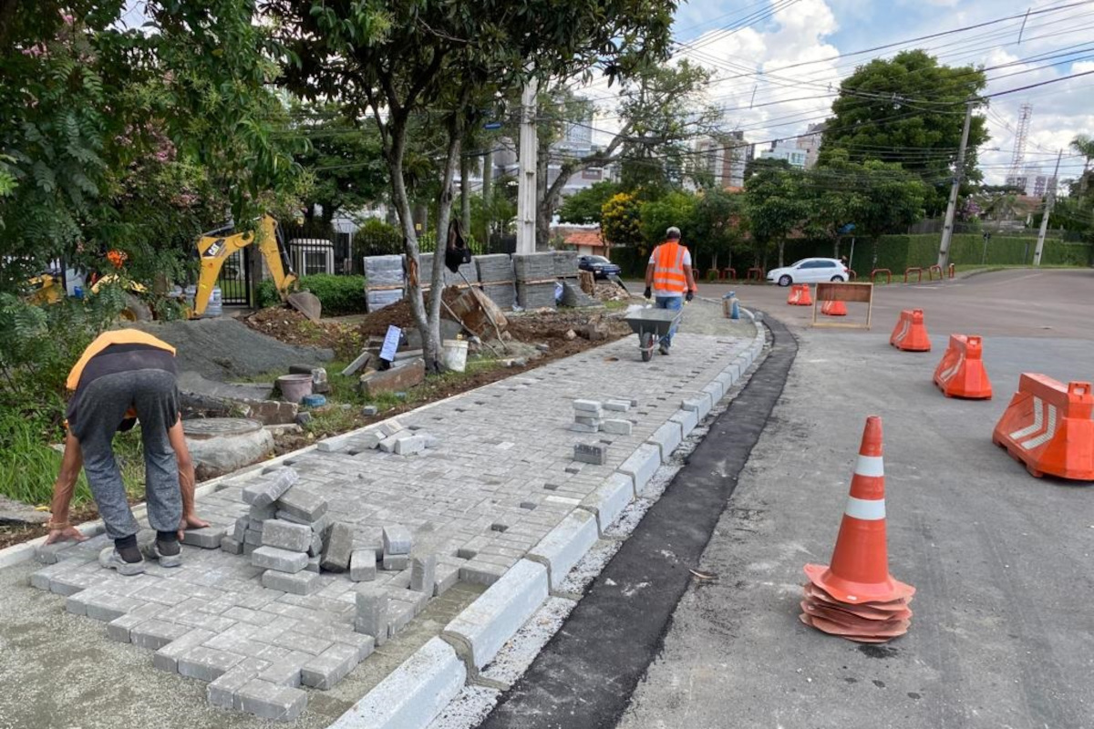 Projeto libera paver intertravado em calçadas de Curitiba