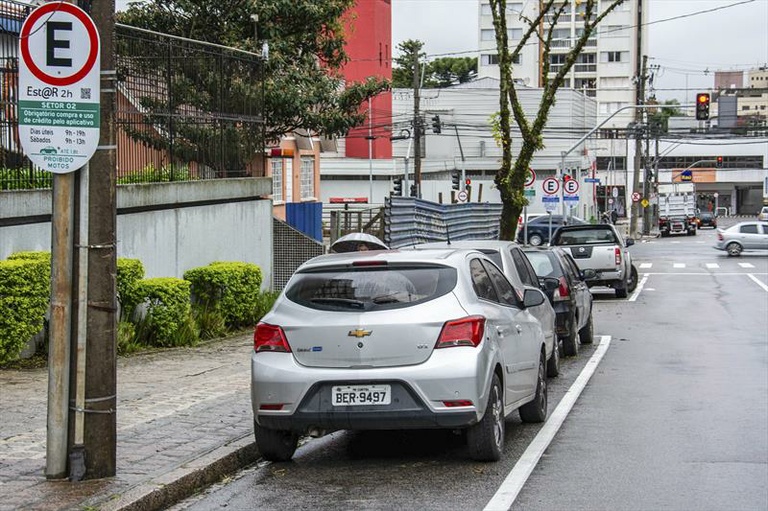 Projeto na Câmara de Curitiba veda cobrança compulsória por flanelinhas