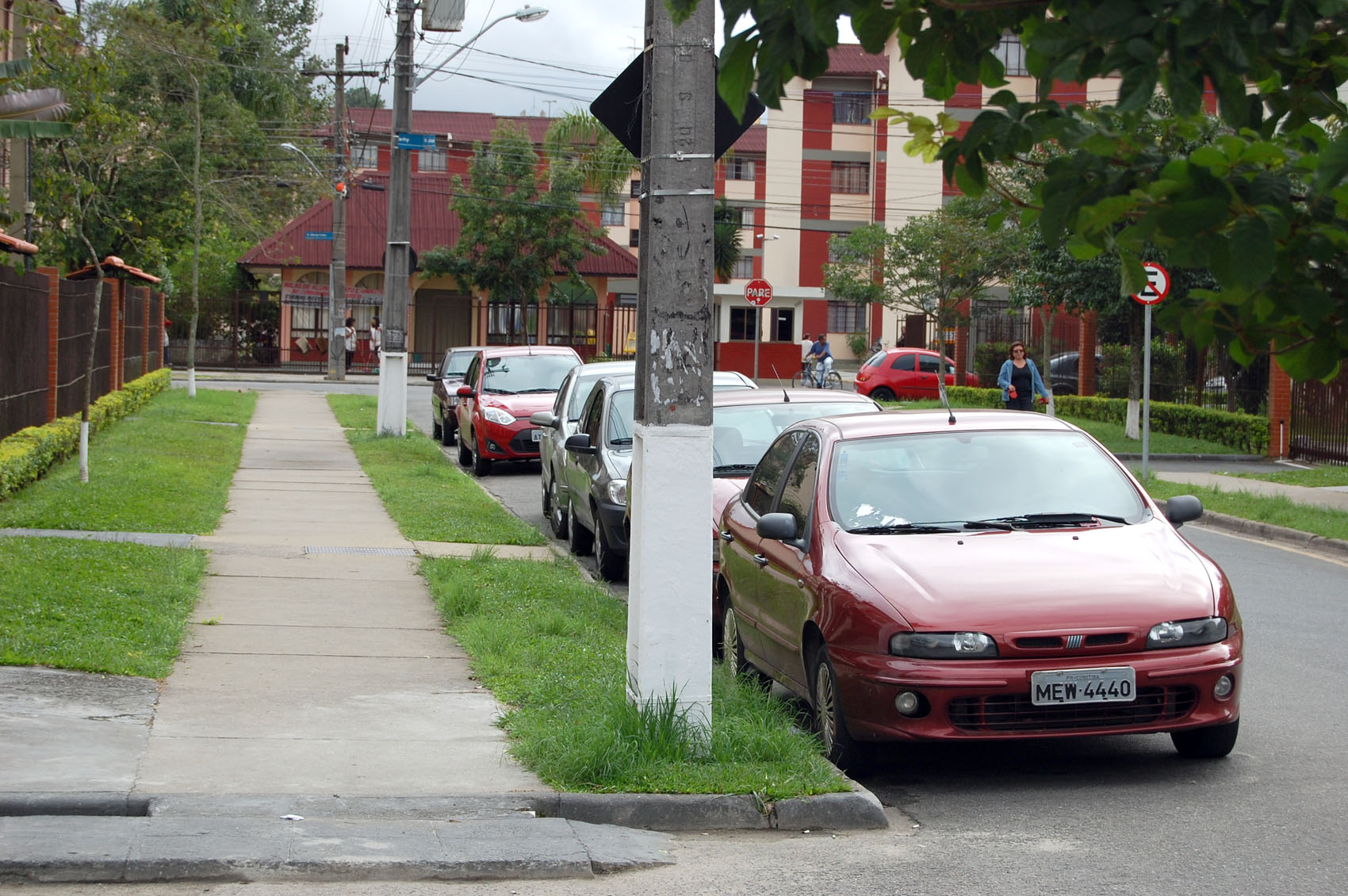 Projeto normatiza vagas para carros em condomínios 