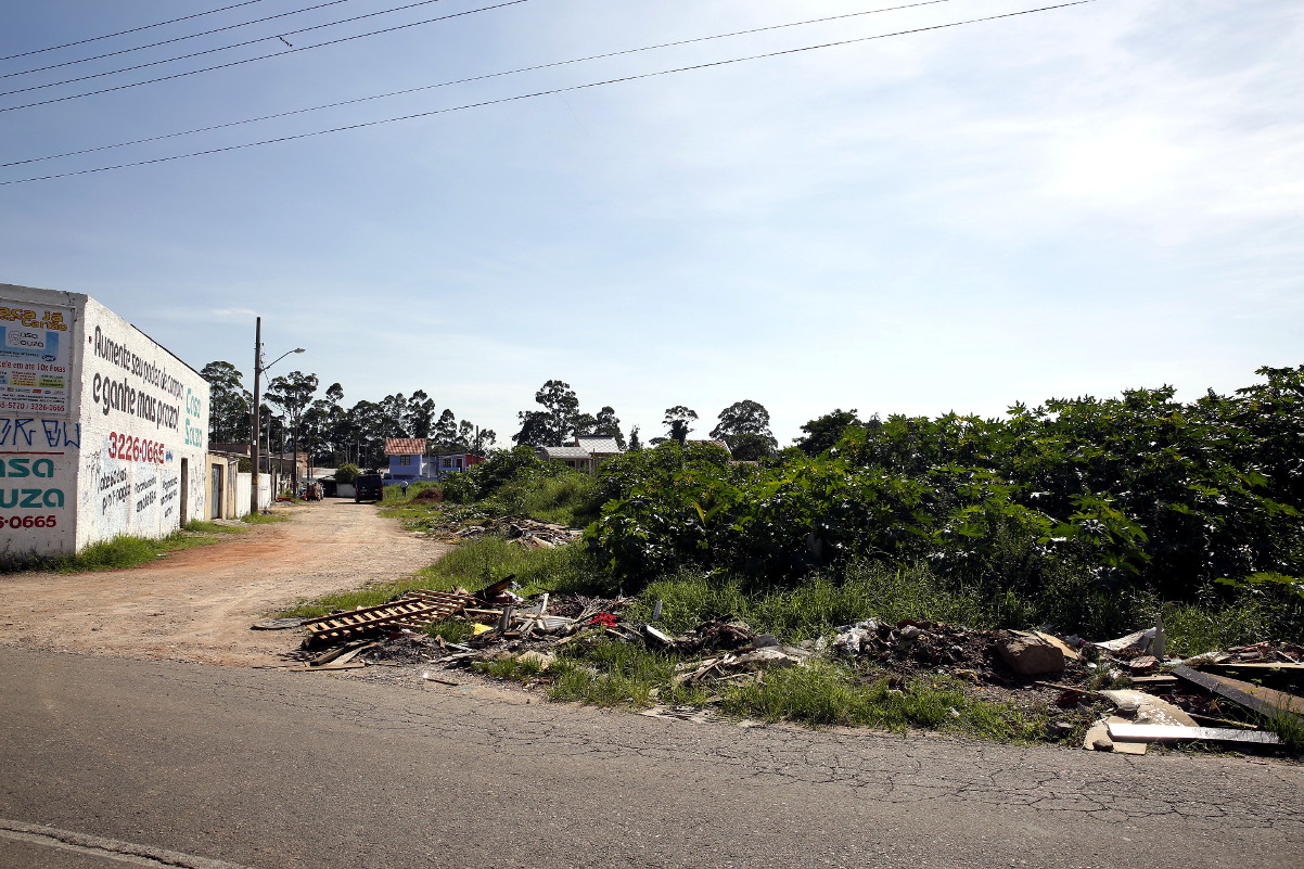 Projeto obriga donos de terrenos a construir calçadas 