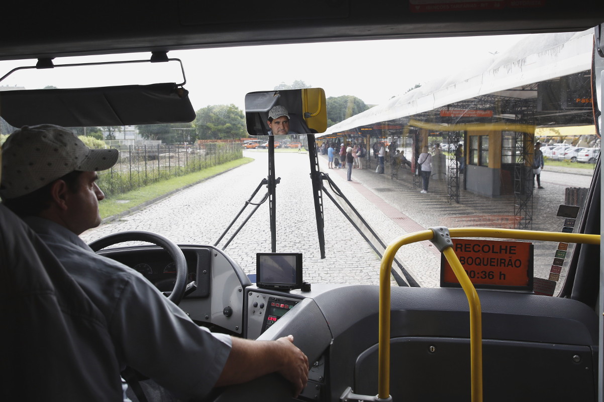 Projeto obriga protetor solar a motoristas e cobradores de ônibus