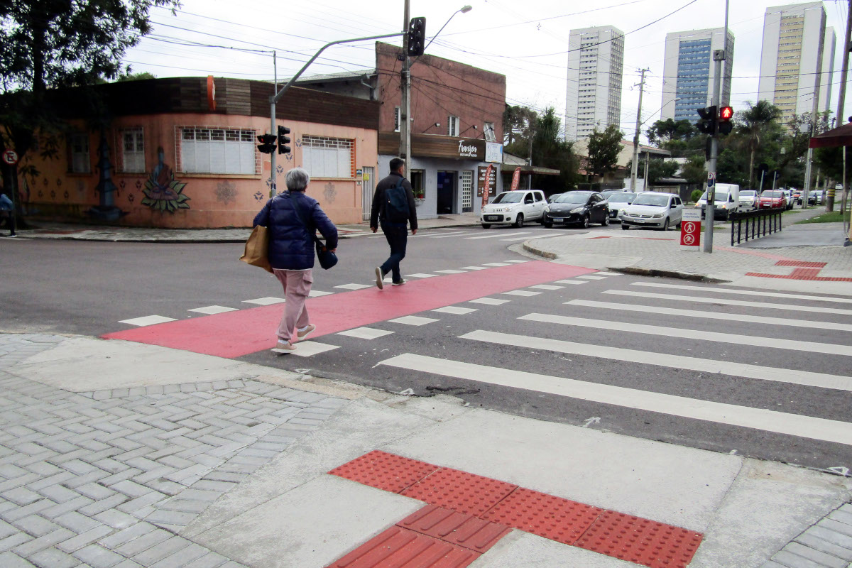 Vereadora quer multa para quem mantiver calçadas irregulares