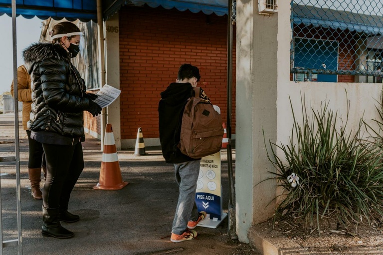 Projeto prioriza alunos órfãos para matrículas integrais em escolas municipais