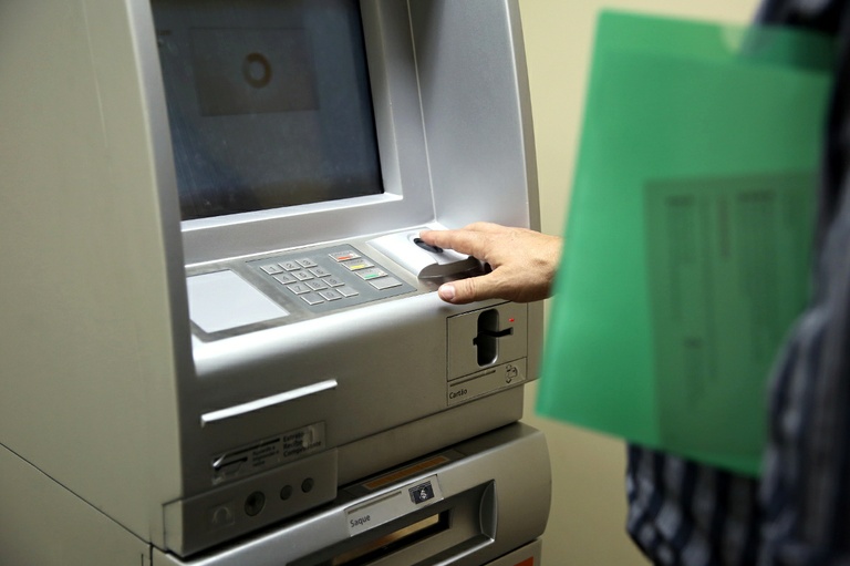 Projeto proíbe caixas eletrônicos em ruas, avenidas e praças