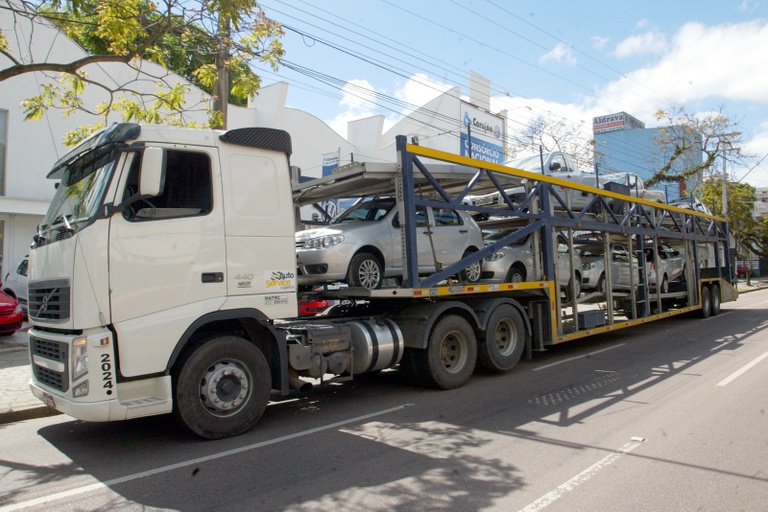 Projeto proíbe caminhões cegonha no anel central 