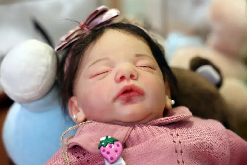 Projeto proíbe uso de bebês reborn para acesso a prioridades em Curitiba