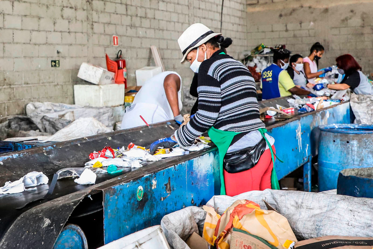 Projeto propõe ações de saúde para catadores em cooperativas de Curitiba