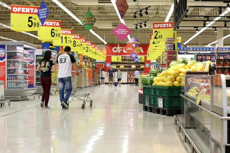 Projeto propõe expandir atendimento prioritário em supermercados de Curitiba