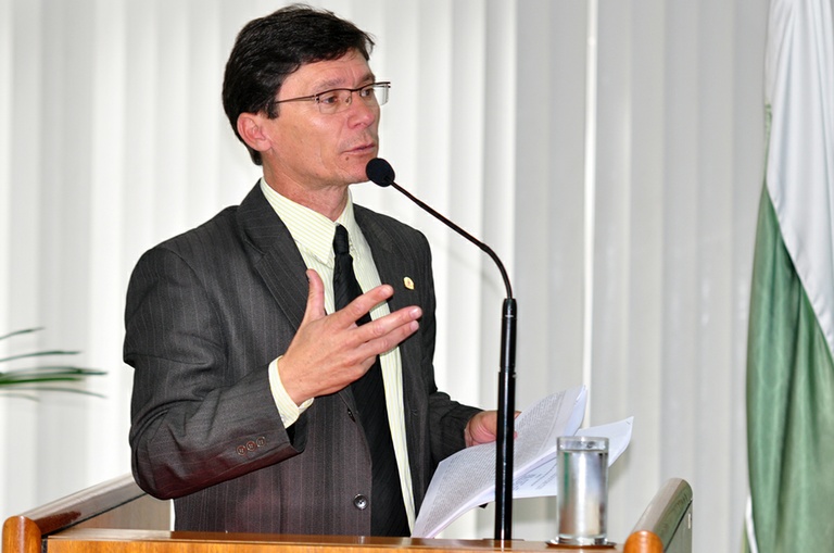 Projeto que reconhece dívidas é adiado por uma sessão 