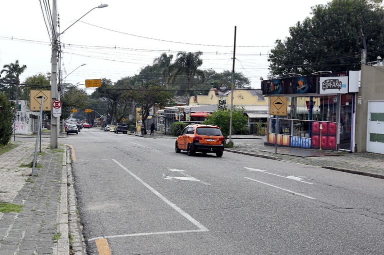 Projeto quer reduzir vagas de estacionamento em bares