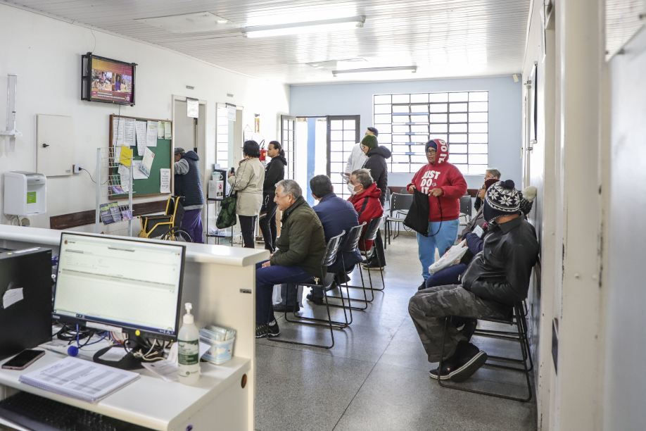 TVs de postos de saúde podem ter programação educativa
