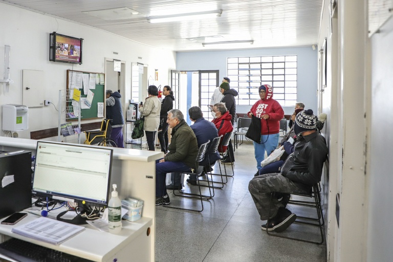 TVs de postos de saúde podem ter programação educativa
