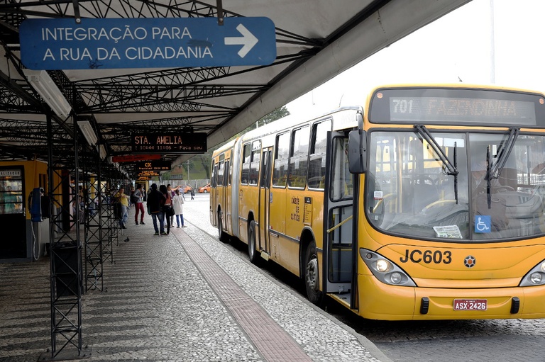 Projeto quer wi-fi gratuito em ônibus e terminais de Curitiba